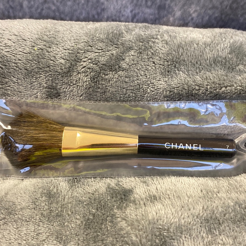 Number 7 makeup brush